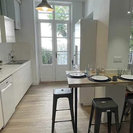 Spacious In For 8 People * Nimes